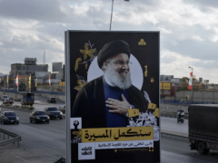 被杀害的黎巴嫩真主党领导人纳斯鲁拉的数千名支持者飞往贝鲁特参加他的葬礼