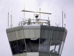 西南航空航班芝加哥惊险一幕：紧急复飞避公务机跑道入侵