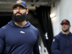 野马队助理教练迈克尔·威尔霍特 （Michael Wilhoite） 在被指控殴打警察后被捕