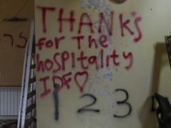 以色列士兵留下的涂鸦将黎巴嫩南部的房屋变成了战争的画布