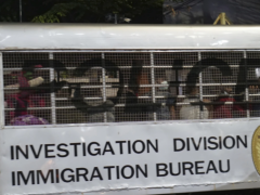 泰国将 40 名被拘留十多年的维吾尔男子遣返中国