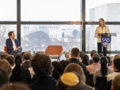 欧盟强烈反击特朗普的关税威胁和他关于欧盟要对付美国的刻薄言论