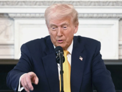 特朗普在白宫与缅因州州长就跨性别运动员发生争执