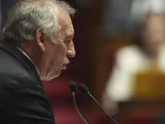 法国总理再次就乌克兰问题猛烈抨击美国，称暂停援助是“无法忍受的”