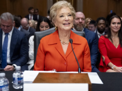 特朗普发誓要利用联邦资金来打击反犹太主义，从哥伦比亚大学开始