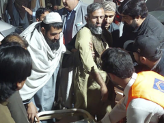 自杀式炸弹袭击者发动的巴基斯坦军事基地袭击造成 12 人死亡，30 人受伤