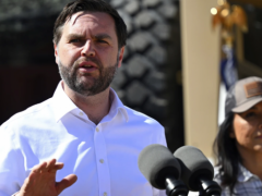 万斯访问美墨边境，吹捧特朗普的移民镇压