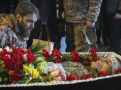 克里姆林宫表示，2022 年乌克兰法律禁止泽连斯基与普京进行会谈