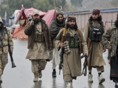 阿富汗和巴基斯坦军队因关闭过境点发生冲突，居民逃离边境地区