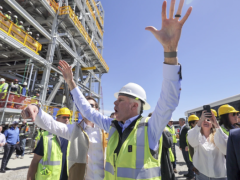 特朗普的内政部长和能源部长为墨西哥湾沿岸的天然气出口业欢呼