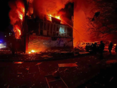 俄罗斯对乌克兰的打击造成 20 多人死亡，波兰总理警告不要绥靖