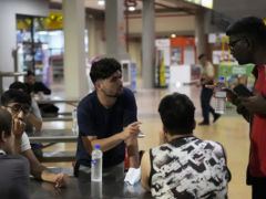 巴拿马在人权批评后释放数十名被驱逐出境的美国被拘留者