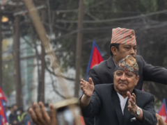 随着公众对政治的不满加剧，成千上万的尼泊尔人希望恢复君主制