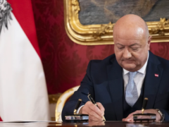 奥地利新政府将立即停止移民家庭团聚