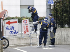 警方逮捕了一名在东京街头直播时持刀袭击一名 YouTuber 的男子