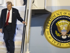 特朗普要求对哥伦比亚大学进行前所未有的控制，这让学者和言论团体感到震惊