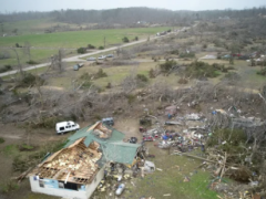 堪萨斯州报告8人死亡后，美国大风暴至少32人死亡