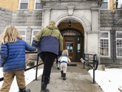 美国决定限制加拿大人使用跨越边境的图书馆，引发人们的情绪爆发