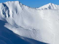 阿拉斯加引发雪崩后，青少年死亡，本月已有 4 人死于雪崩