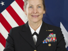 特朗普政府解雇了北约的海军高级女军官。她出现在一个 “觉醒 ”名单上