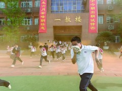 三千余师生演练学习火场逃生技能