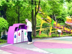 新时代文明实践志愿服务分队的志愿者也走进景区