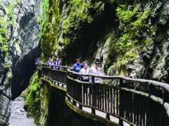 千余越野爱好者动感大裂谷激情竞逐