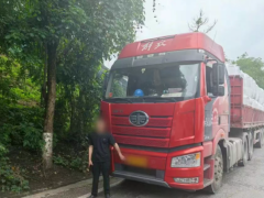 严查货车超载违法行为 筑牢道路交通安全防线