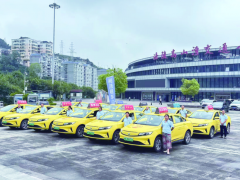 出租车驾驶员统一着装 擦亮城市“流动名片”