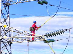 涪陵电力紧急消除铁塔隐患 护航用电高峰安全