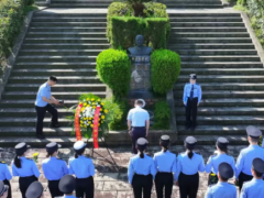 涪陵公安祭扫英烈 传承精神凝聚奋进力量