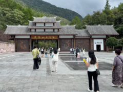 双节武陵山大裂谷：山水之美交融科技之趣，游客沉浸式享文旅盛宴