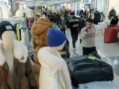 羽绒服涨价与猪肉有关？选购还需避开这些颜色！